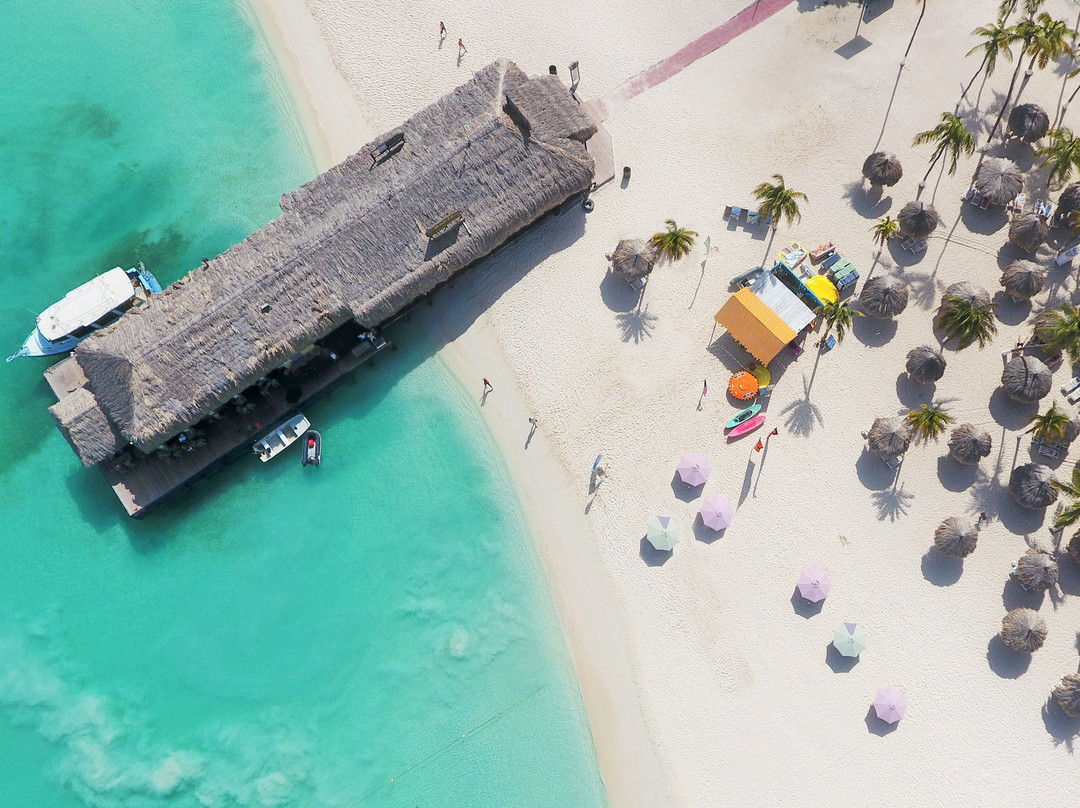 阿鲁巴岛餐馆和美食-Bugaloe Beach Bar & Grill