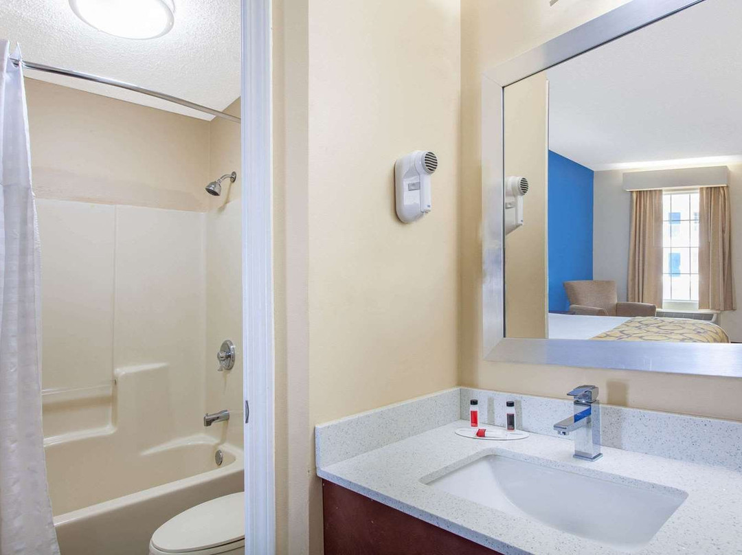 Baymont by Wyndham Greenwood主图