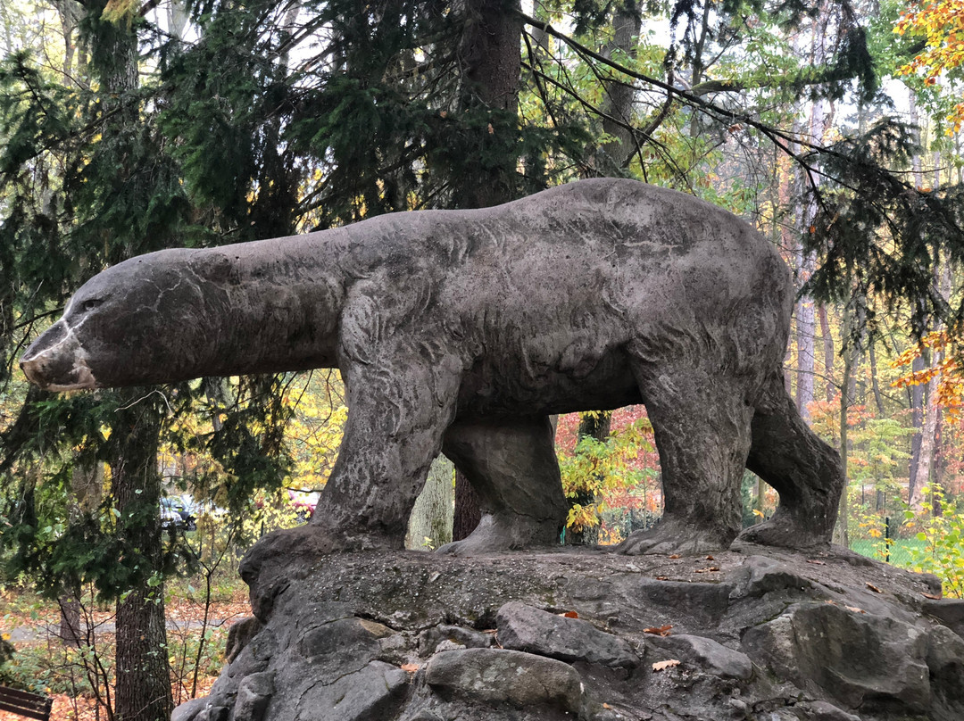 Bear Monument景点图片