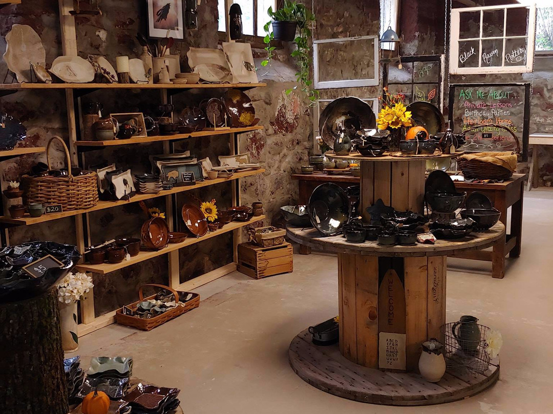Black Raven Pottery-East Aurora必去景点