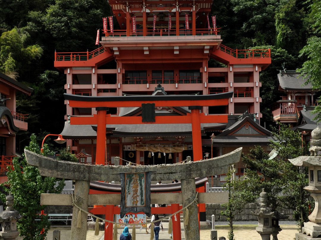 Kusadoinari Shrine景点图片