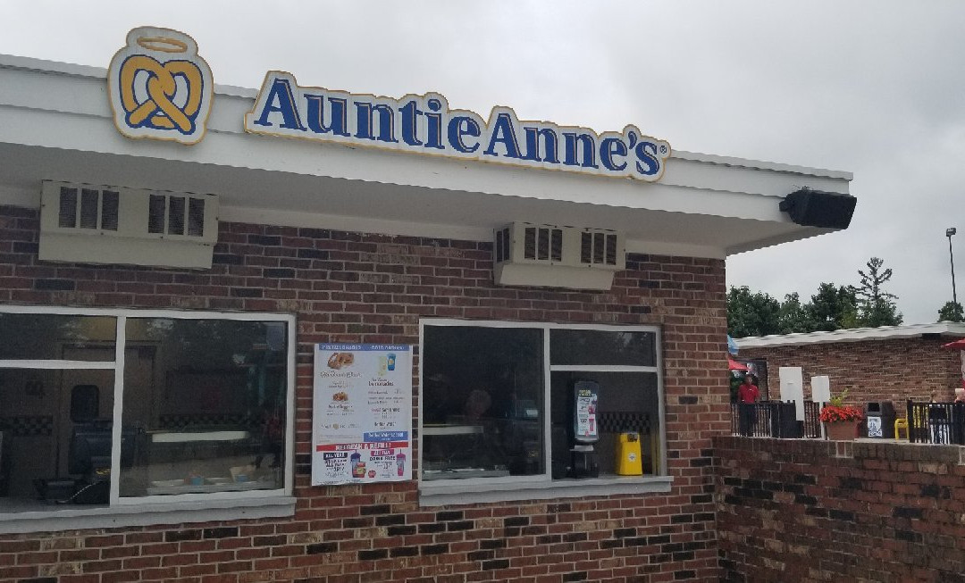 Twin Lake餐馆和美食-Auntie Anne's
