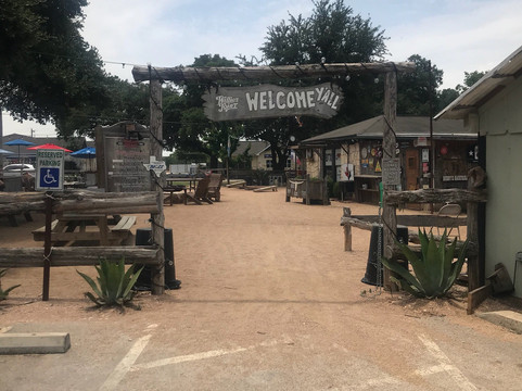 Willie's Joint Bar & Grill