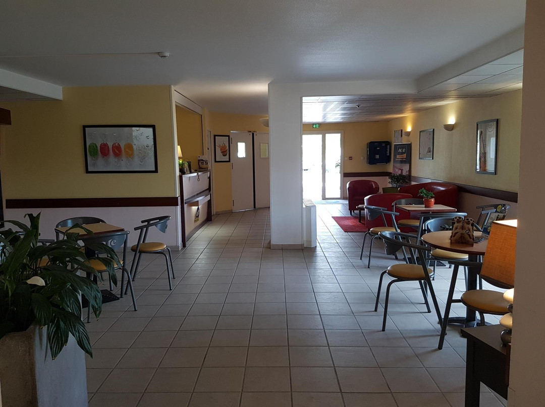 ACE Hôtel Issoire主图