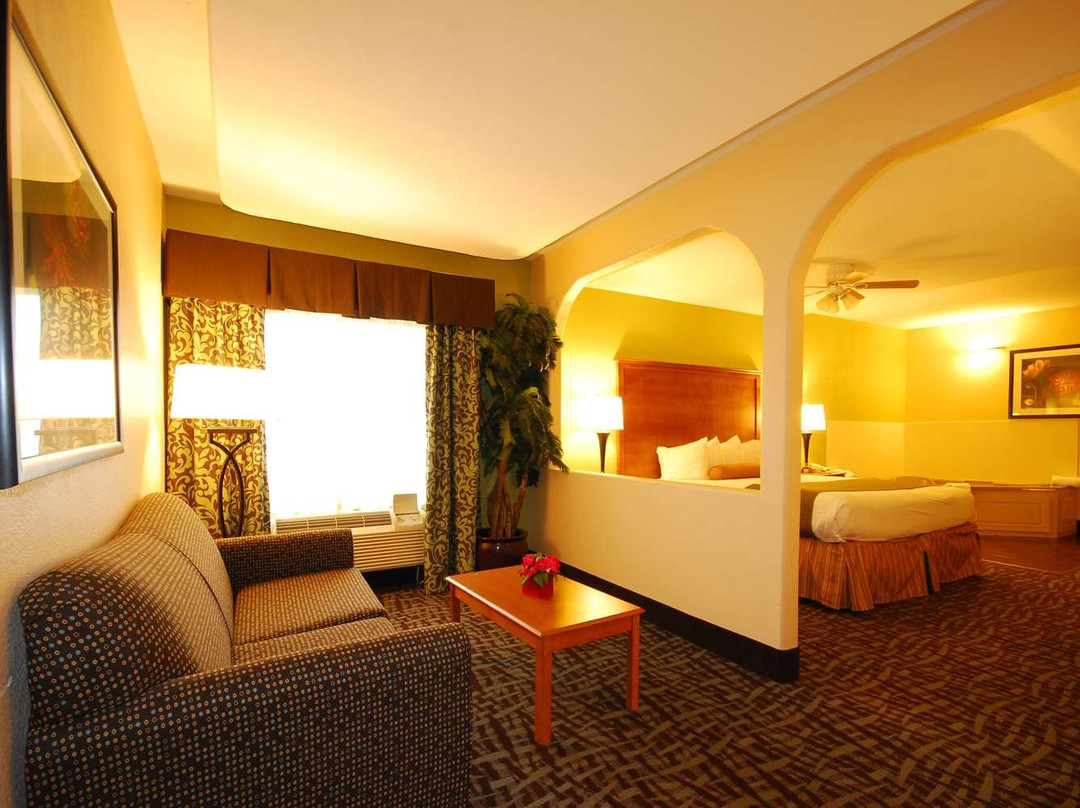 Surestay Hotel By Best Western Alice主图