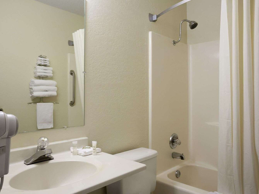 Super 8 by Wyndham Alexandria MN主图