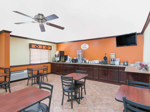 莫里亚蒂速8酒店主图