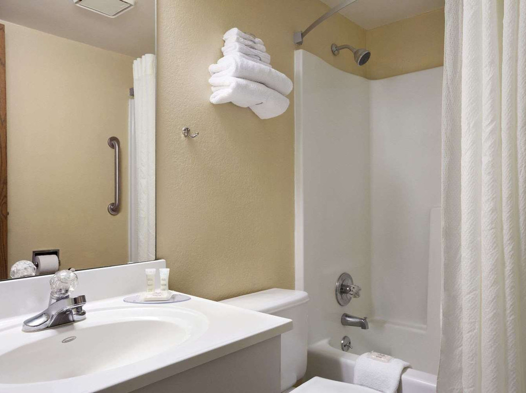 Super 8 by Wyndham Collinsville St. Louis主图