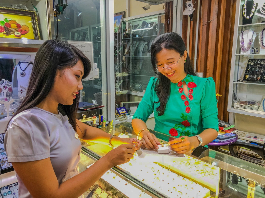Kaung Sint Yadanar Gems and Jewellery-仰光必去景点