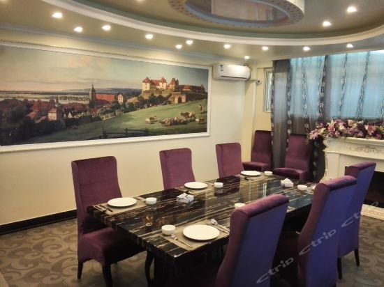 Crystal Palace Hotel主图