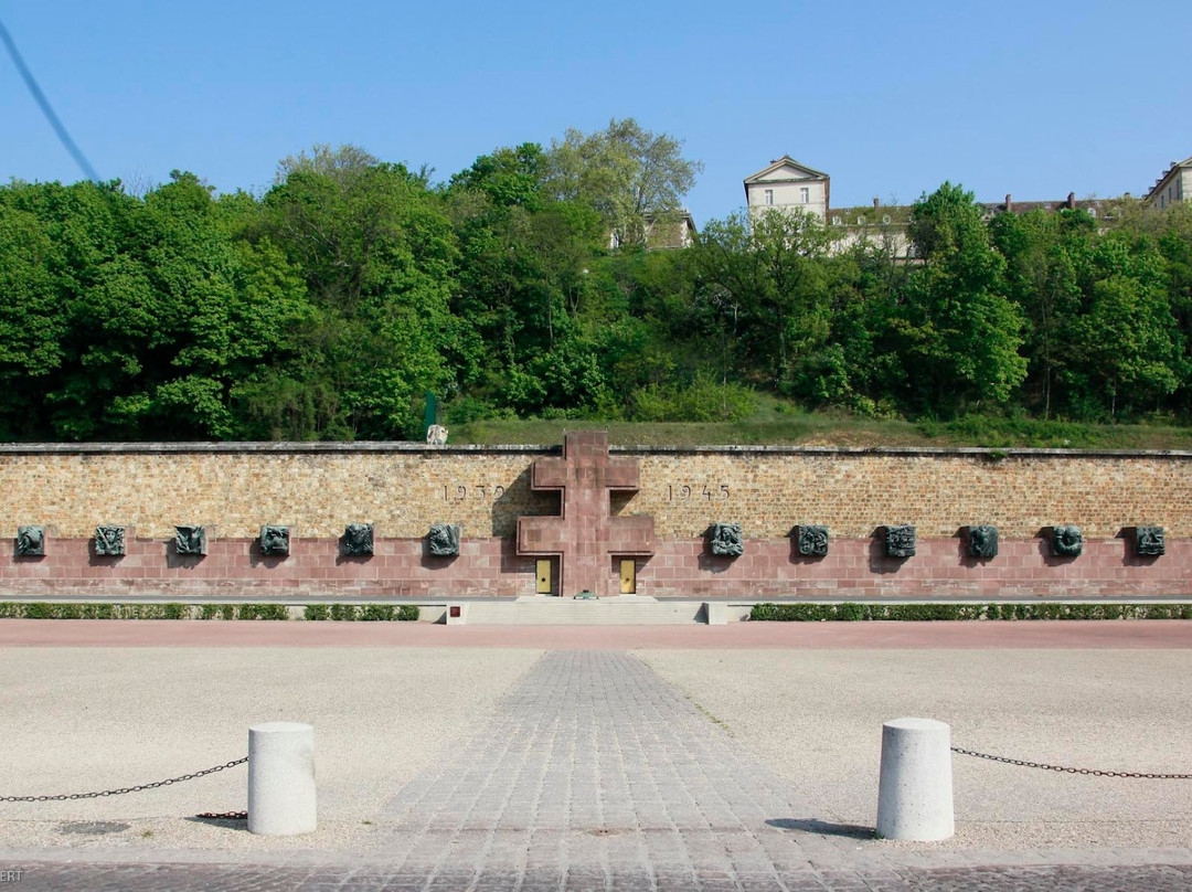 Le Mont-Valérien French Memorial to Resistance Martyrs-叙雷讷必去景点