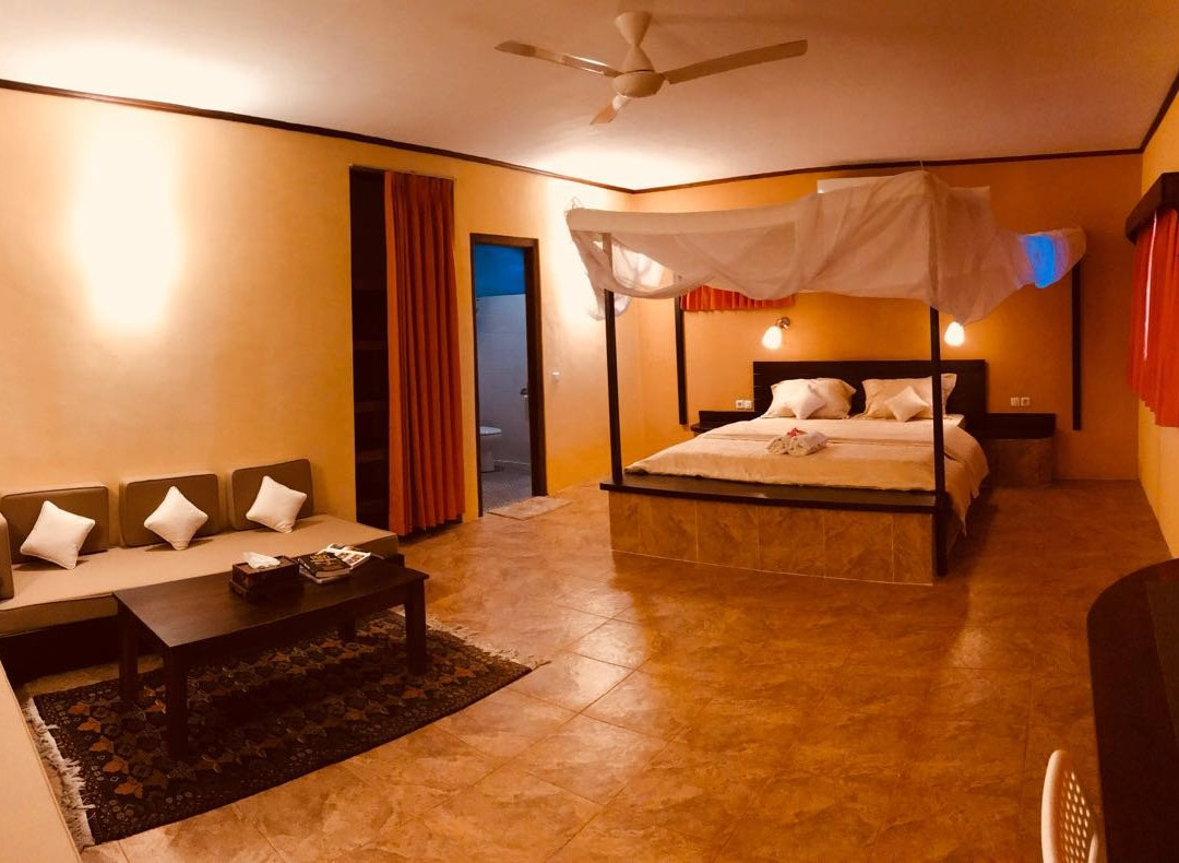 Tompotika Dive Lodge