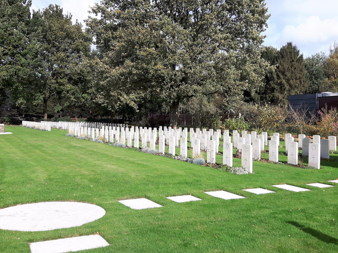 Geel War Cemetery-海尔必去景点