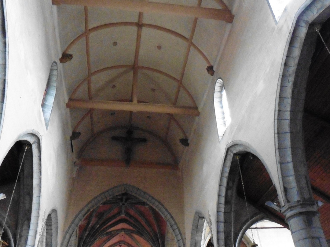 Église St Pierre-Solre-le-Chateau必去景点