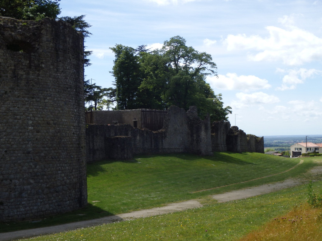 Chateau de Pouzauges景点图片