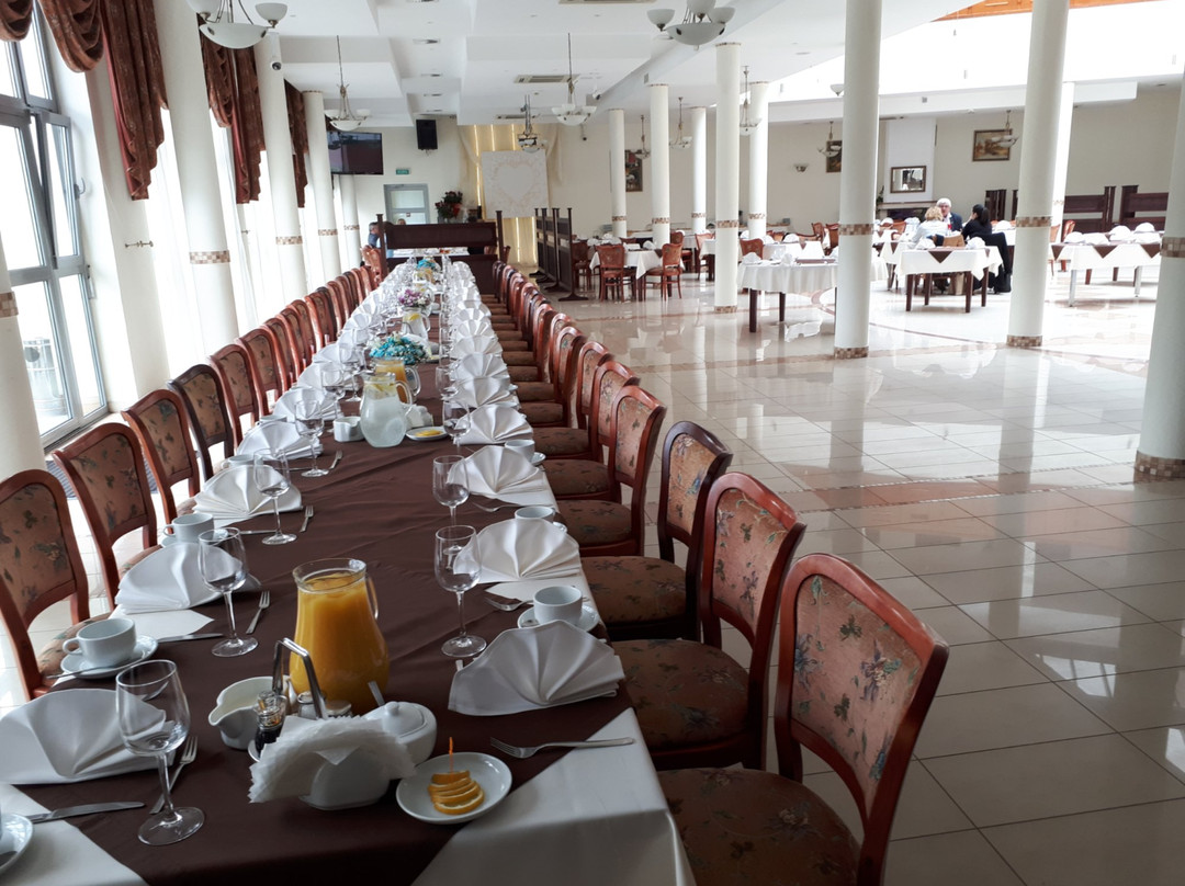 Nowa Wies Wielka餐馆和美食-Restauracja i Hotel Autos