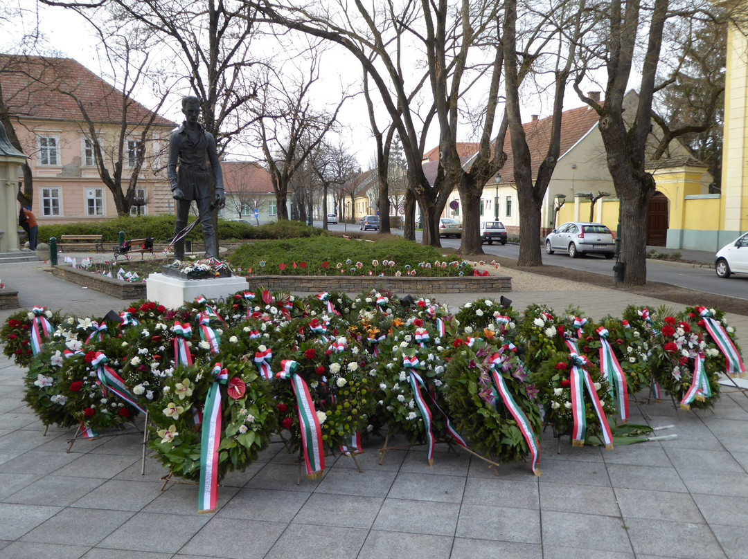 Statue of  Petőfi景点图片