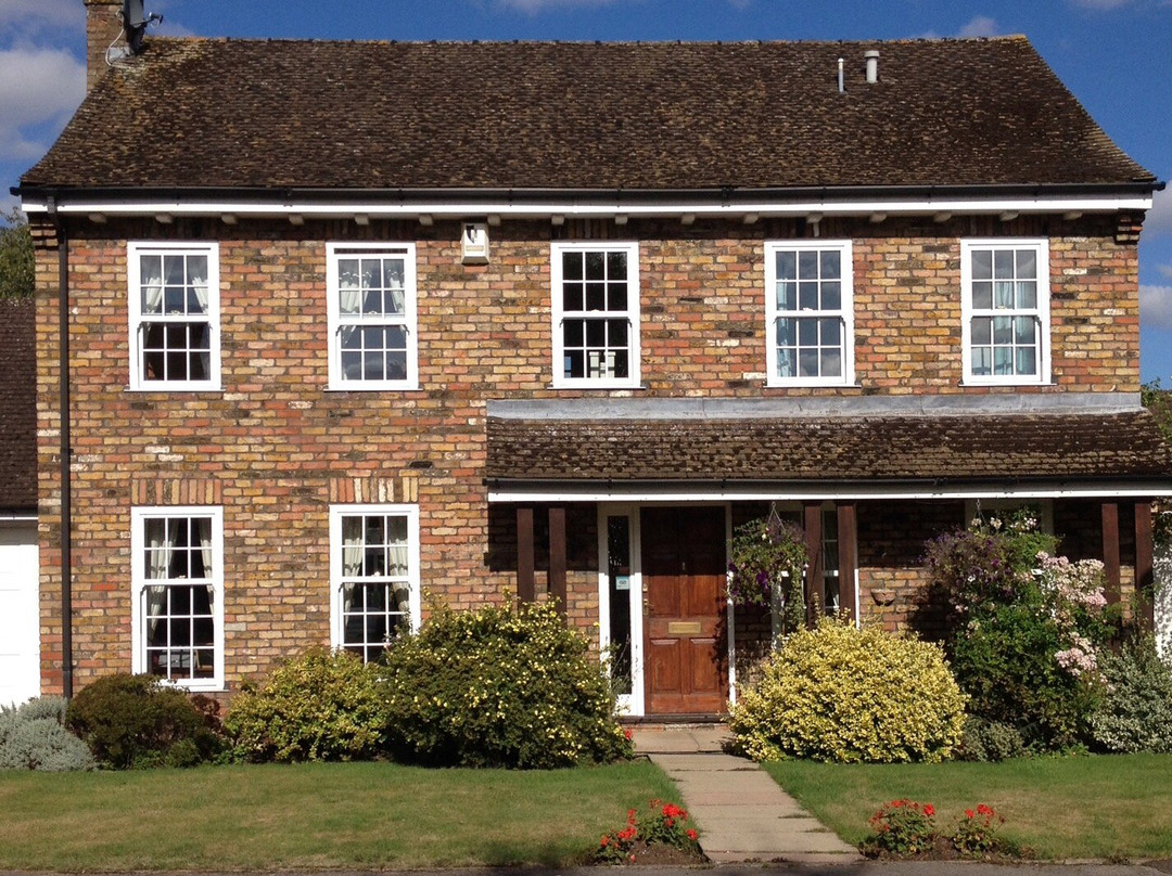 12 Lodge Close
