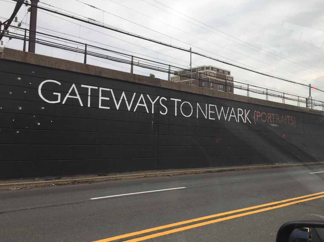 Gateways to Newark: Portraits景点图片