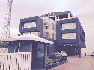 Rudraksh Inn-客卧