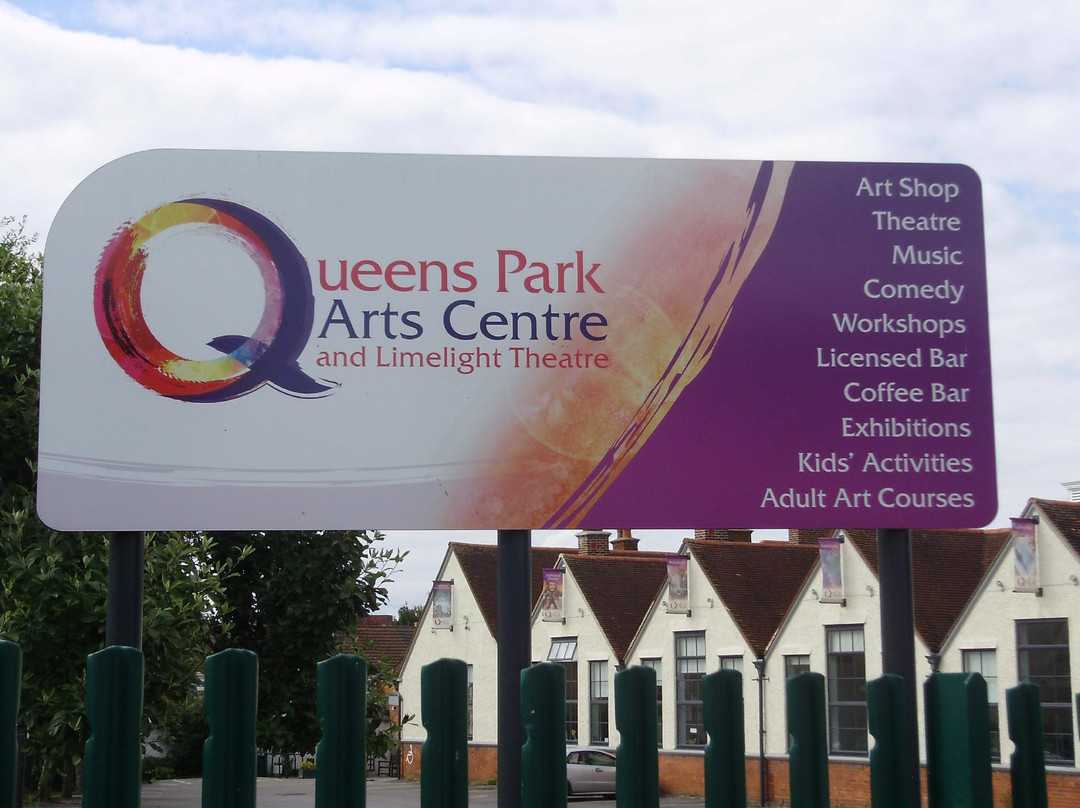 Queens Park Arts Centre景点图片