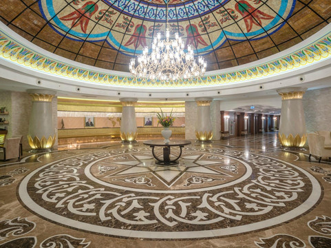 巴达姆达尔酒店及住宅