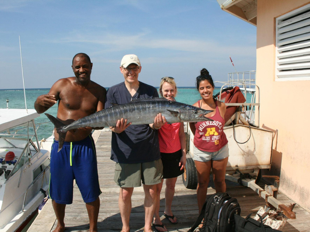 Capt Herman's East Side Fish Fry Charters-East End必去景点