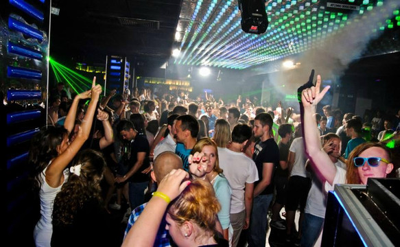 Revolution Music Factory-晴滩必去景点