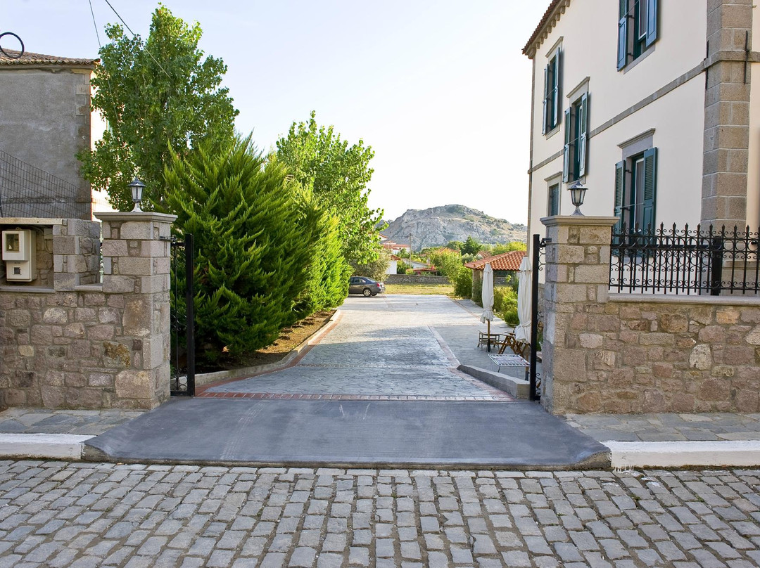 Artemis Traditional Resort主图