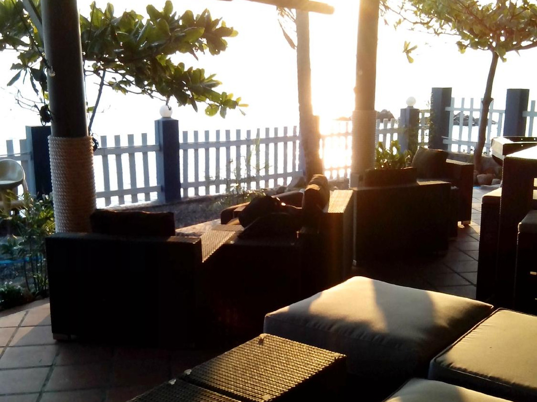 Haven Beach Lounge & Grill-头顿必去景点