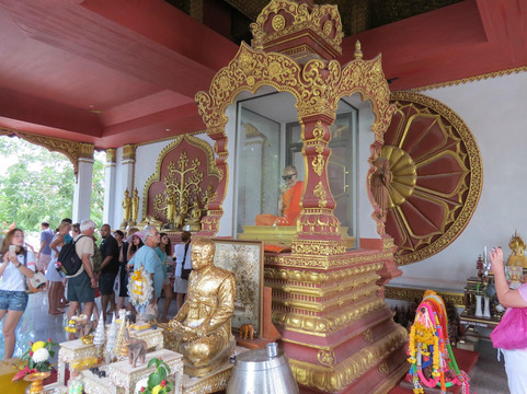 肉身舍利寺-苏梅岛必去景点
