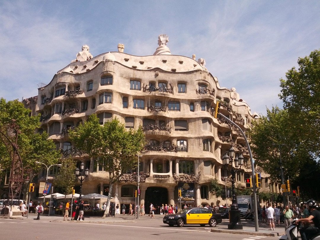 高迪建筑区徒步旅行-巴塞罗那必去景点