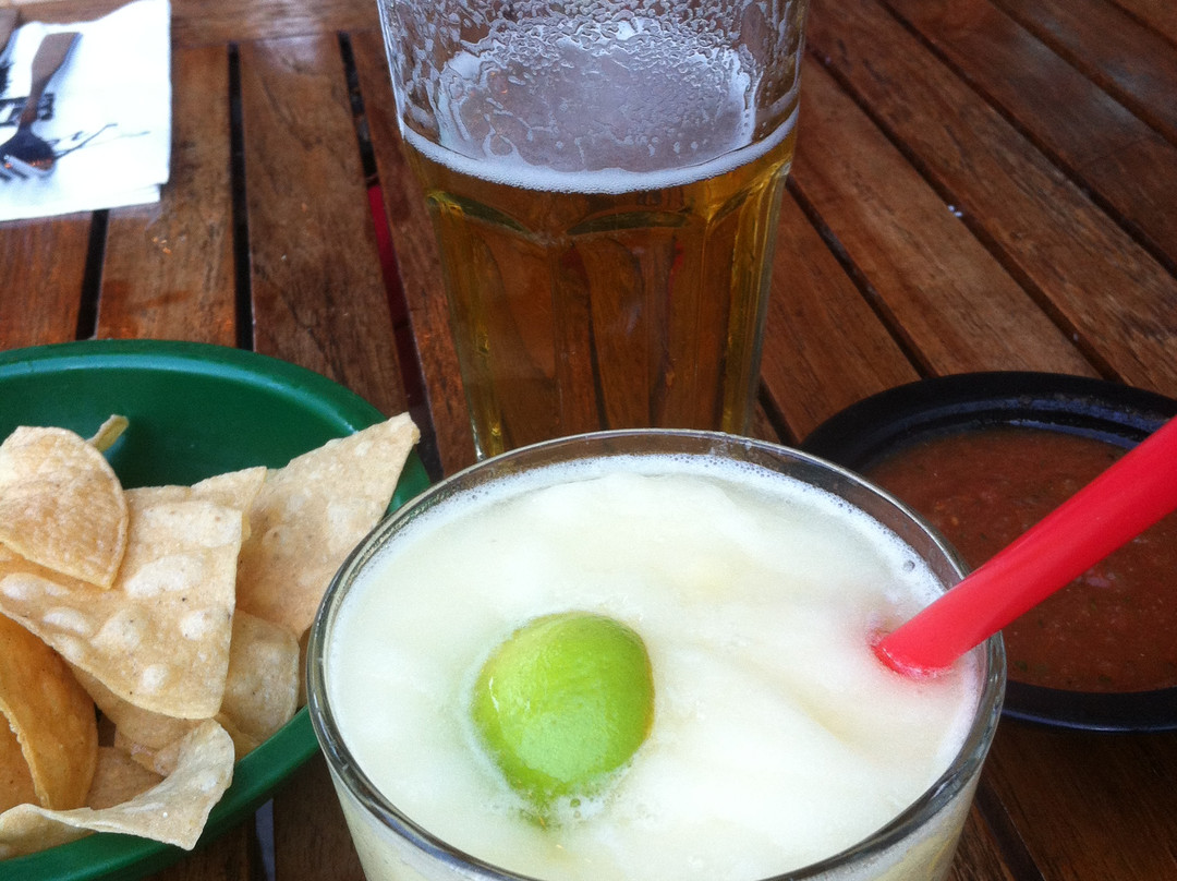 Tres Hombres Restaurant & Bar