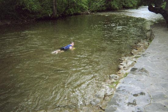 Riverside Motel主图