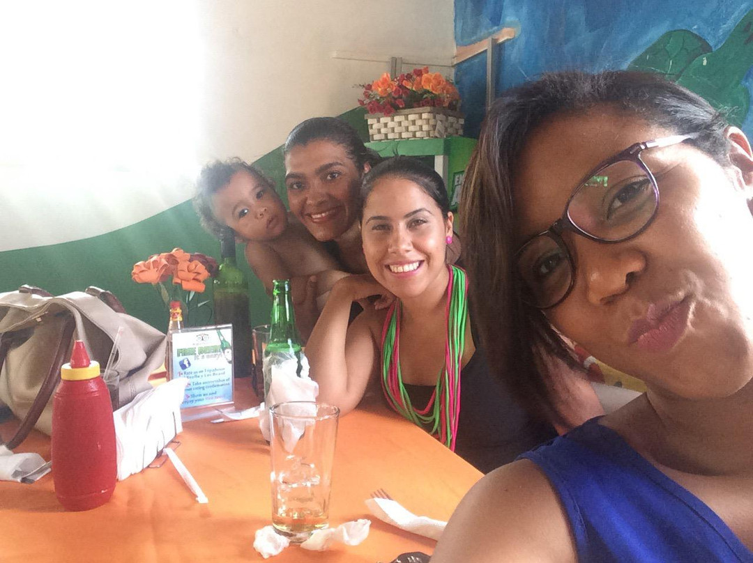 Maimon餐馆和美食-Pescadaria y Pizzeria Mirella y Los Beard