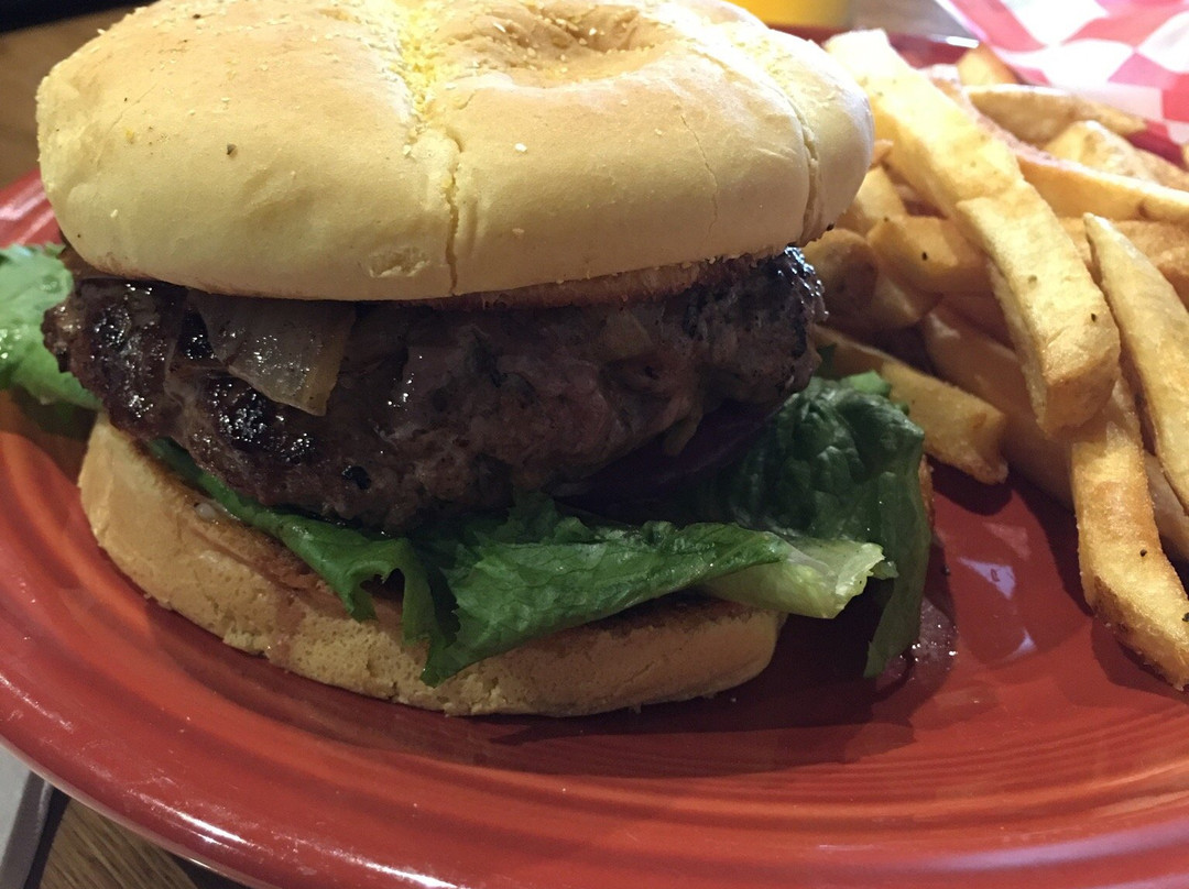 Cyril餐馆和美食-Old West Bar & Grill