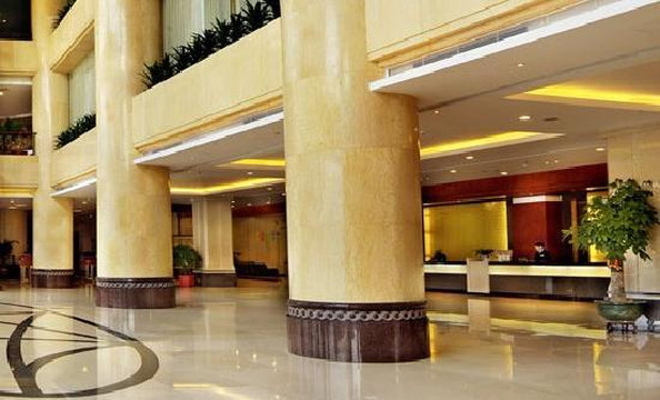 圣德堡酒店主图