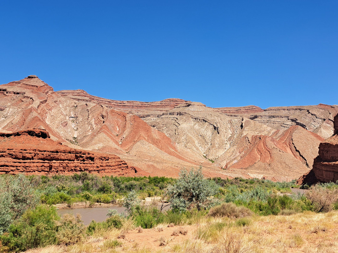 Mexican Hat Rock Formation-梅西肯哈特必去景点
