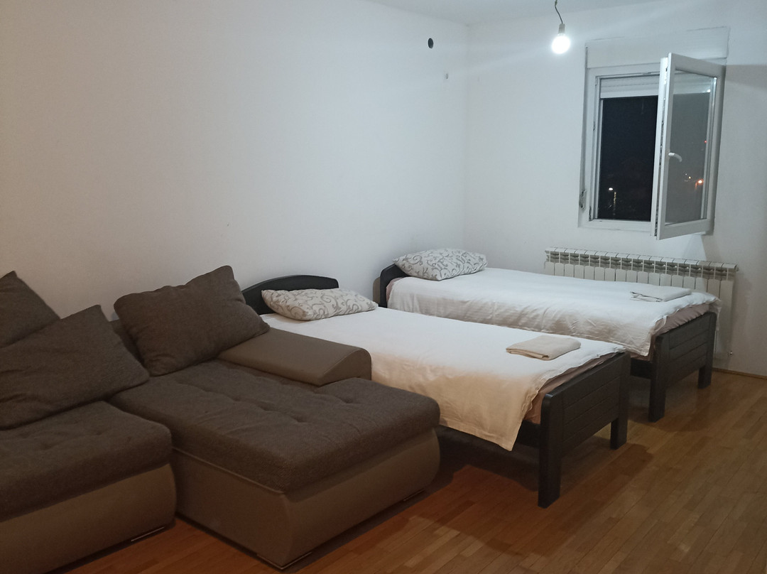 Airport Rest Apartments主图