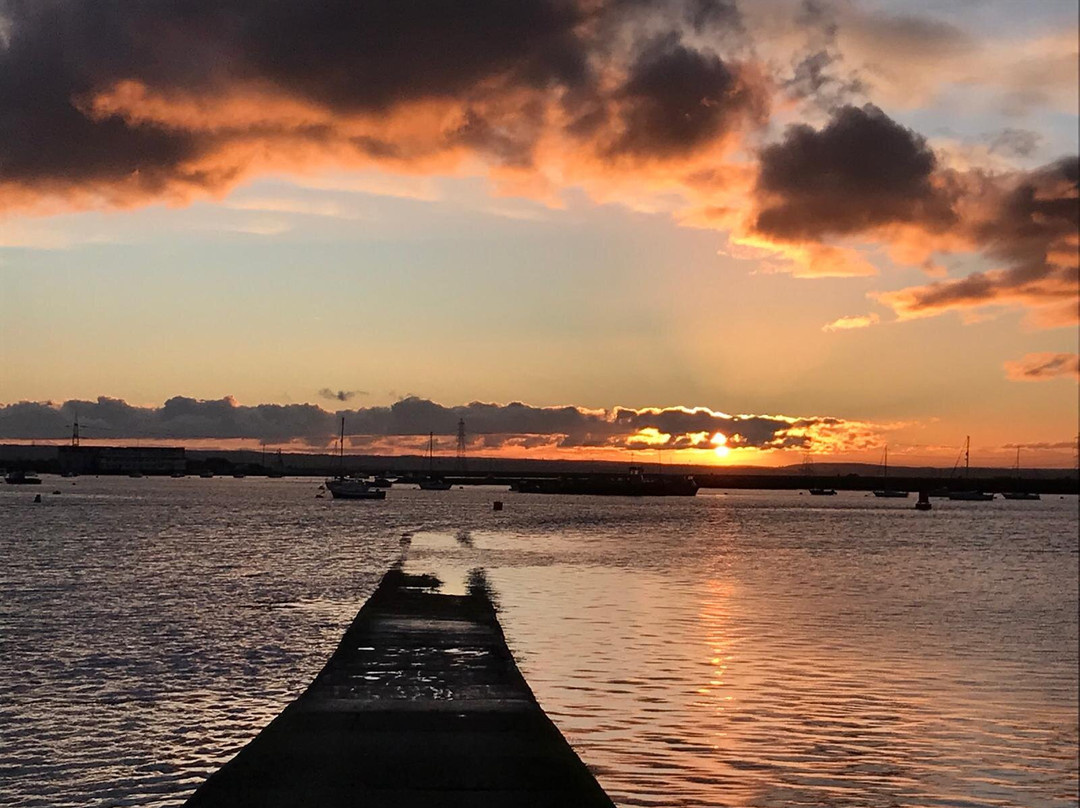 Queenborough Harbour景点图片