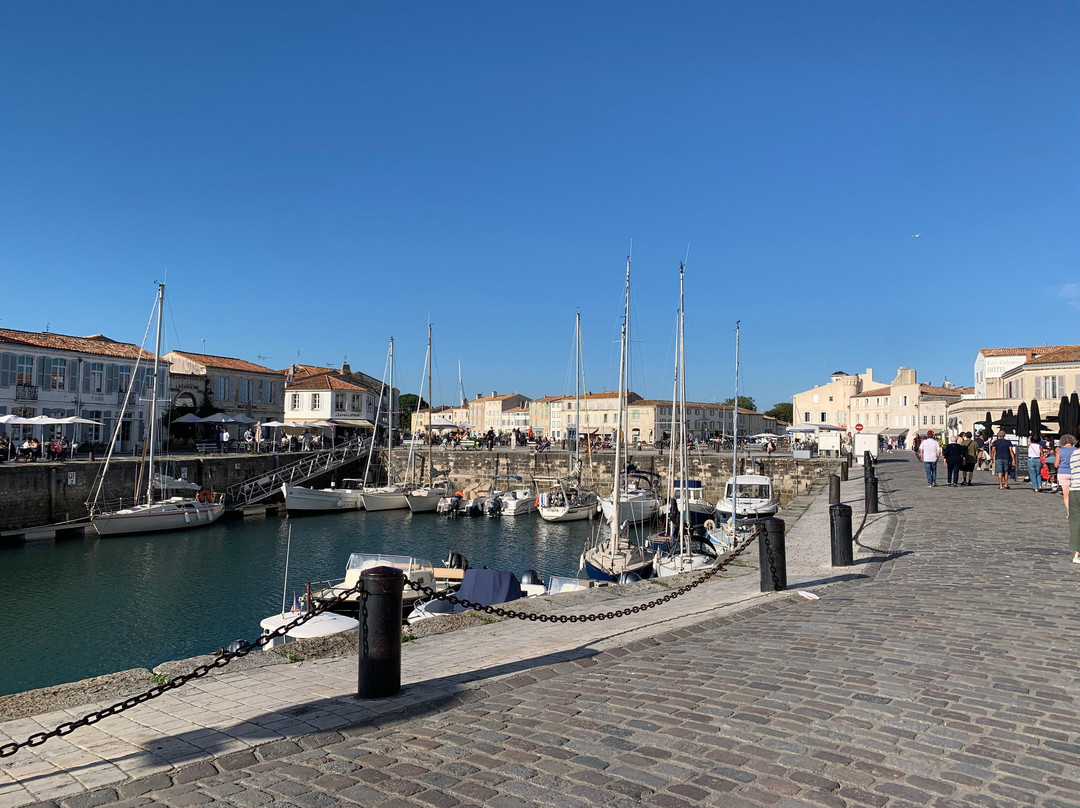 科罗娜酒店主图