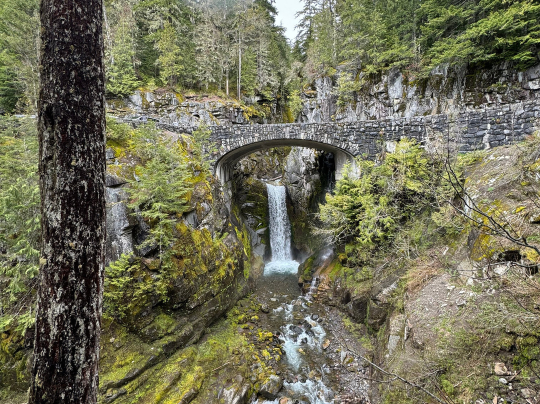 Christine Falls Viewpoint景点图片