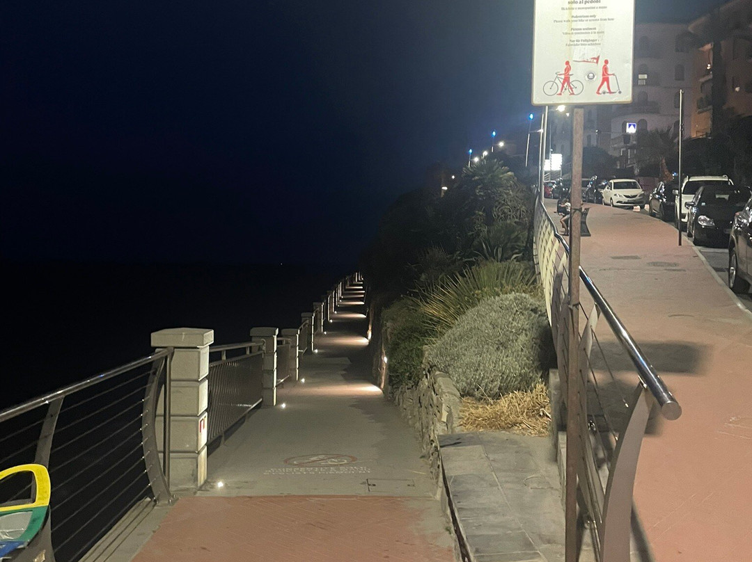 Passeggiata Degli Innamorati-因佩里亚必去景点