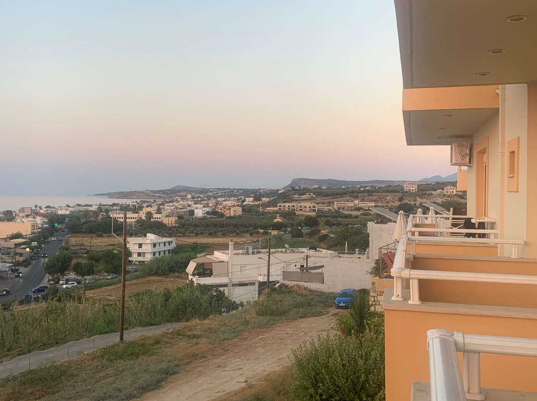 Sunrise Apartments主图