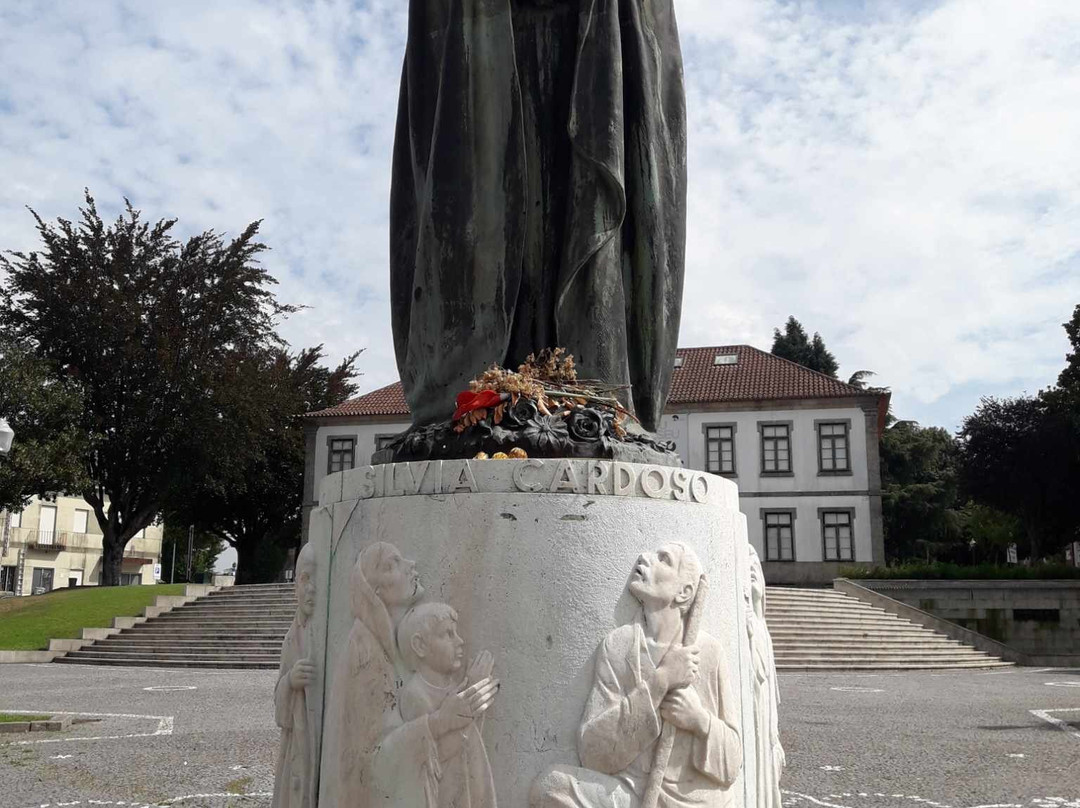 Estátua D. Sílvia Cardoso景点图片