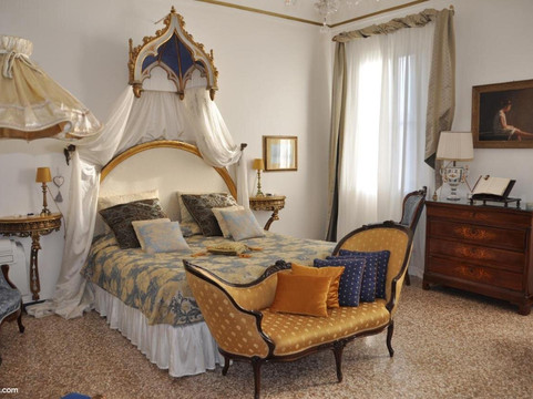 La Chambre D'Ella主图