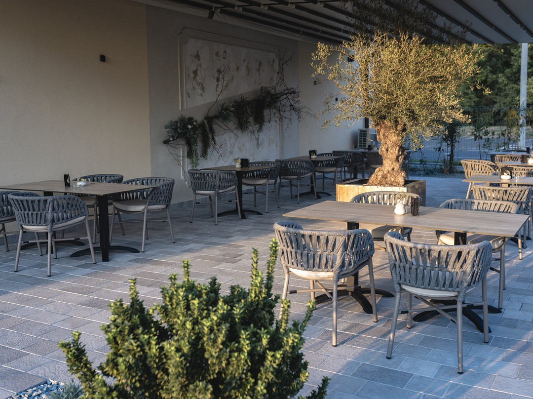 Ramina Hotel & Restaurant主图