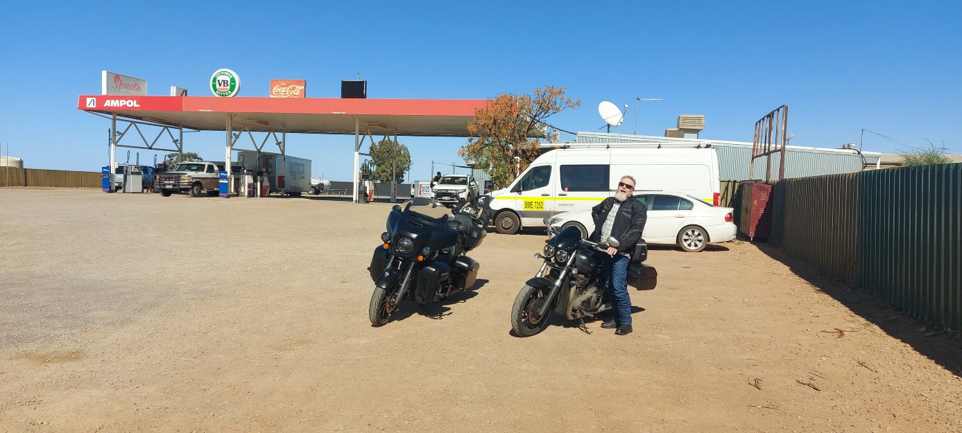 Spud's Roadhouse-官方