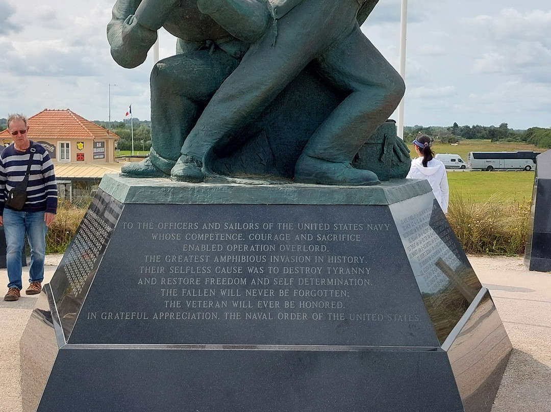 U.S. Navy Monument景点图片