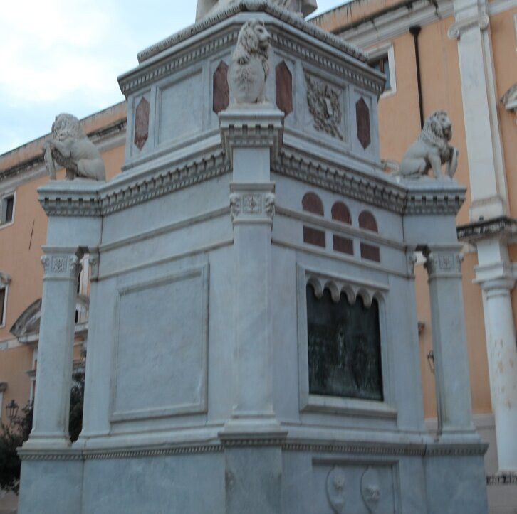 Statua di Eleonora D'Arborea-奥里斯塔诺省必去景点